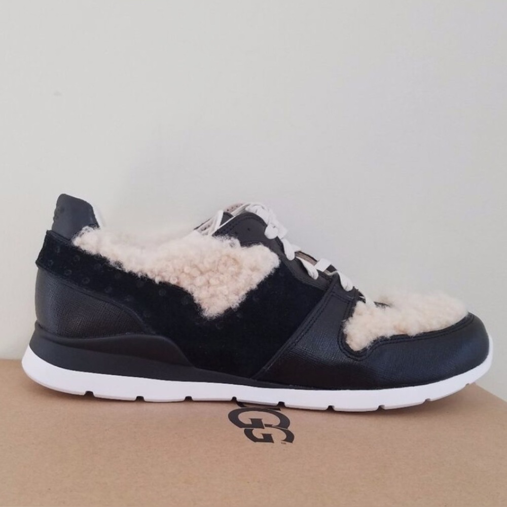Ugg Australia Women's Deaven sneaker Size 9.5 NEW NIB